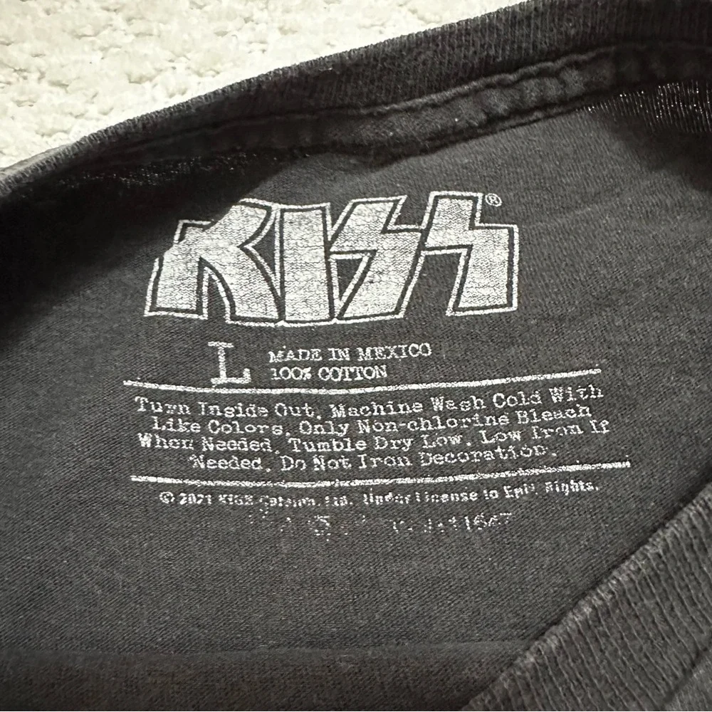 KISS World Tour 1977 Graphic Black T-Shirt Rock and Roll Women’s Size Large - Picture 5 of 7